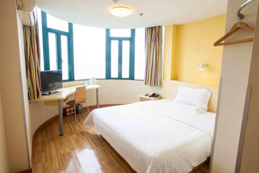 7Days Inn Guangzhou Panyu Chimlong South Railway Station Номер фото