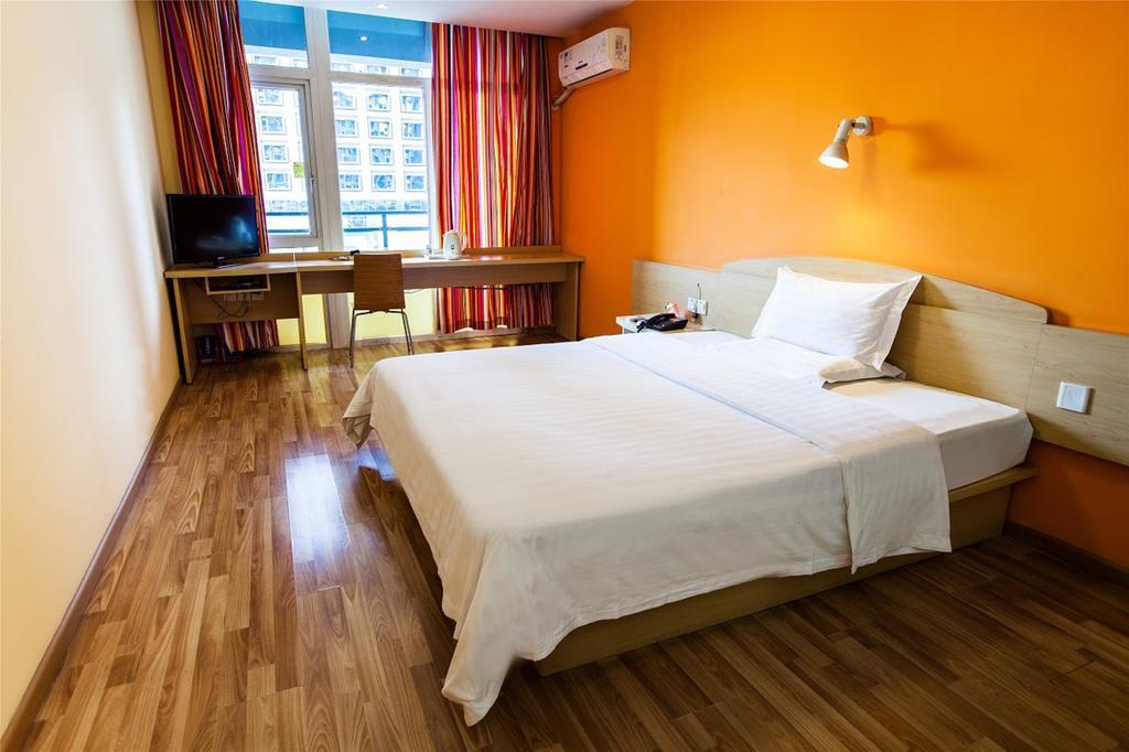 7Days Inn Guangzhou Panyu Chimlong South Railway Station Экстерьер фото