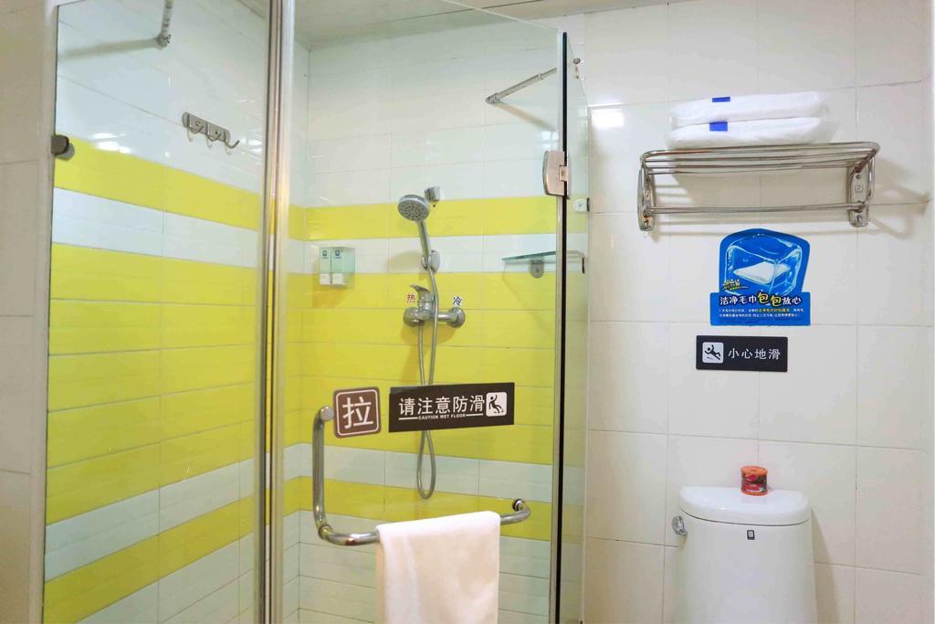 7Days Inn Guangzhou Panyu Chimlong South Railway Station Номер фото