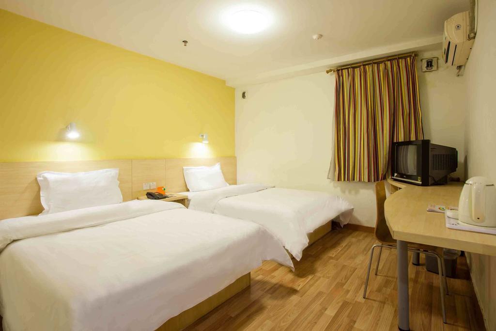 7Days Inn Guangzhou Panyu Chimlong South Railway Station Номер фото