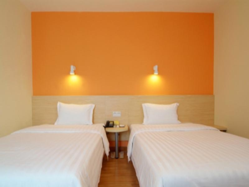 7Days Inn Guangzhou Panyu Chimlong South Railway Station Экстерьер фото