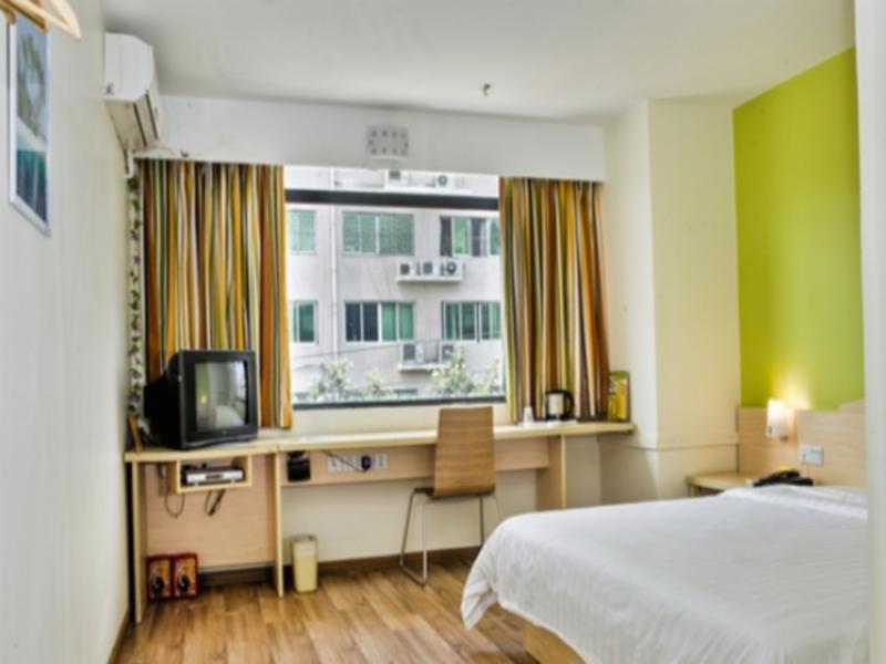 7Days Inn Guangzhou Panyu Chimlong South Railway Station Экстерьер фото