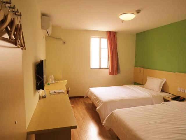 7Days Inn Guangzhou Panyu Chimlong South Railway Station Экстерьер фото